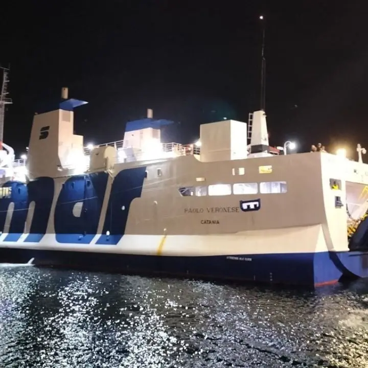 A Reggio Calabria approdati altri 569 migranti da Lampedusa: è il secondo sbarco in soli due giorni