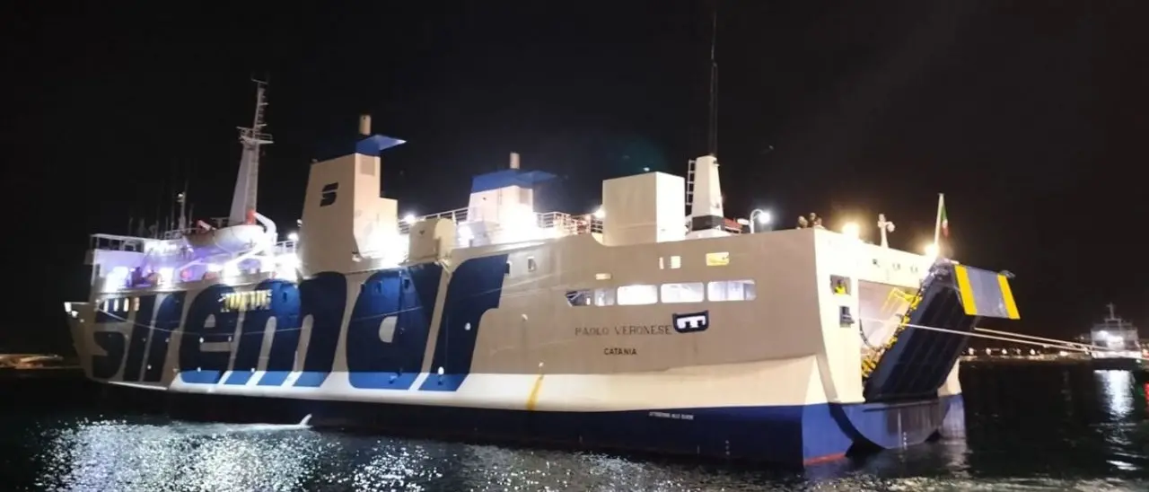 A Reggio Calabria approdati altri 569 migranti da Lampedusa: è il secondo sbarco in soli due giorni