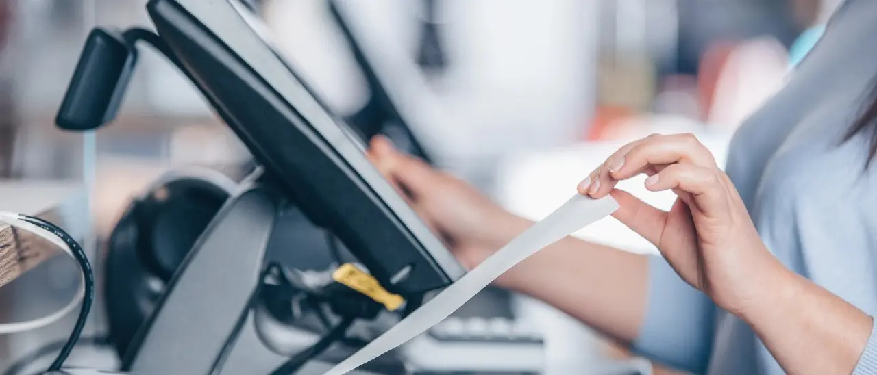 Sanatoria sugli scontrini non in regola e bonus benzina per i meno abbienti: la bozza del decreto energia