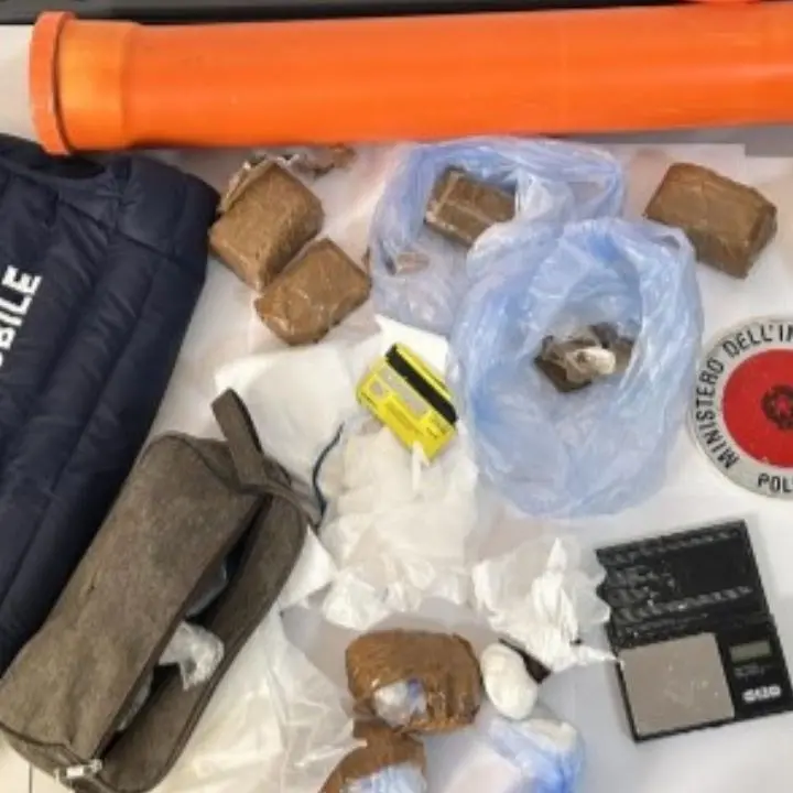 Crotone, sequestrata cocaina e hashish nel quartiere Acquabona: arrestato un 39enne