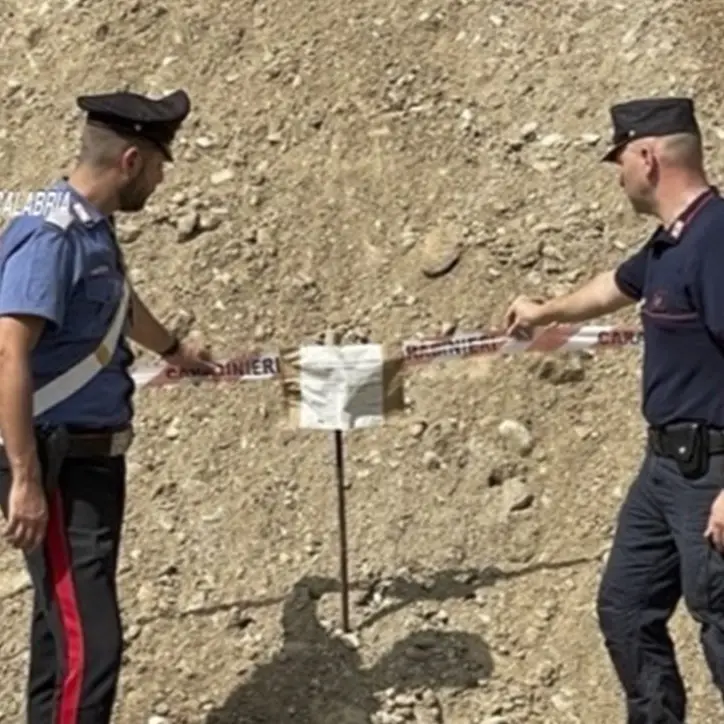 Il greto del fiume Petrace adibito a cava, tre arresti nel Reggino per il furto di inerti