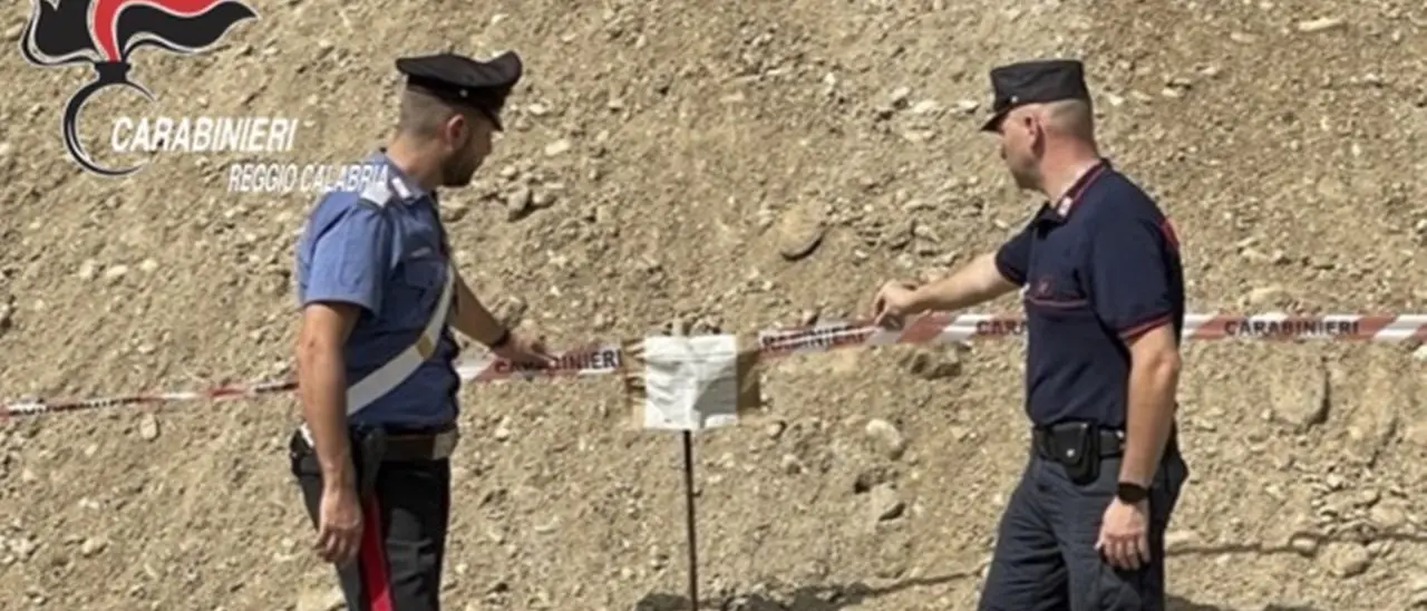 Il greto del fiume Petrace adibito a cava, tre arresti nel Reggino per il furto di inerti