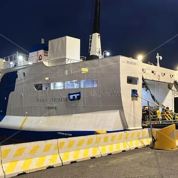 Migranti, in 600 giunti al porto di Reggio Calabria: è il terzo sbarco in tre giorni