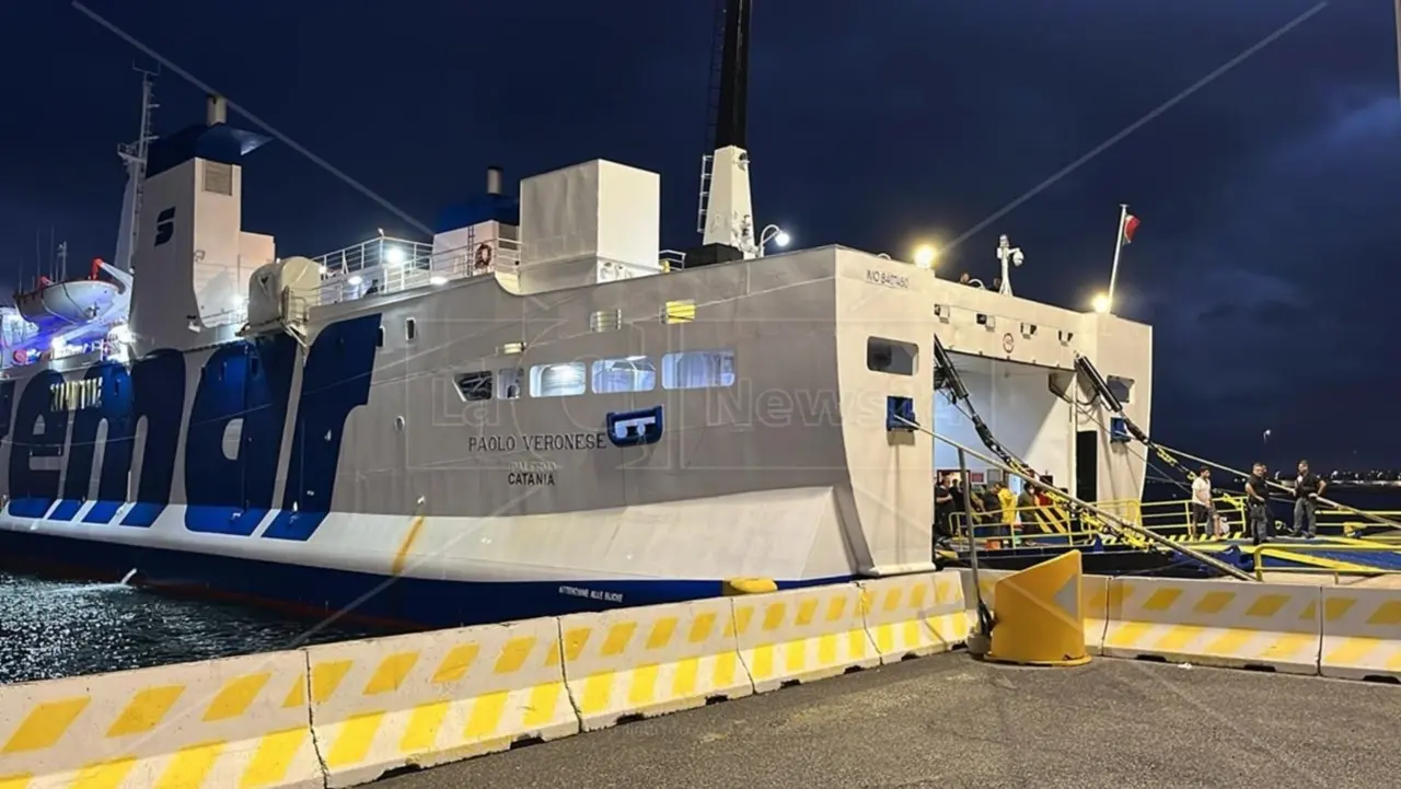 Migranti, in 600 giunti al porto di Reggio Calabria: è il terzo sbarco in tre giorni