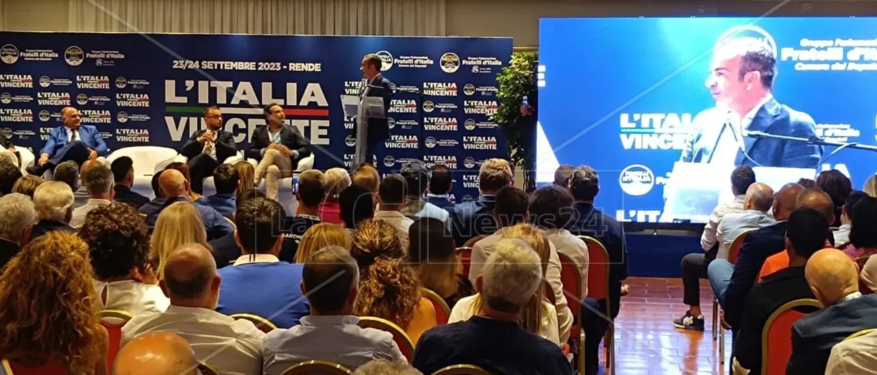 Meeting di Fdi a Rende, Occhiuto: «Secondo mandato? Non so, è faticoso. Ma stiamo andando alla grande»