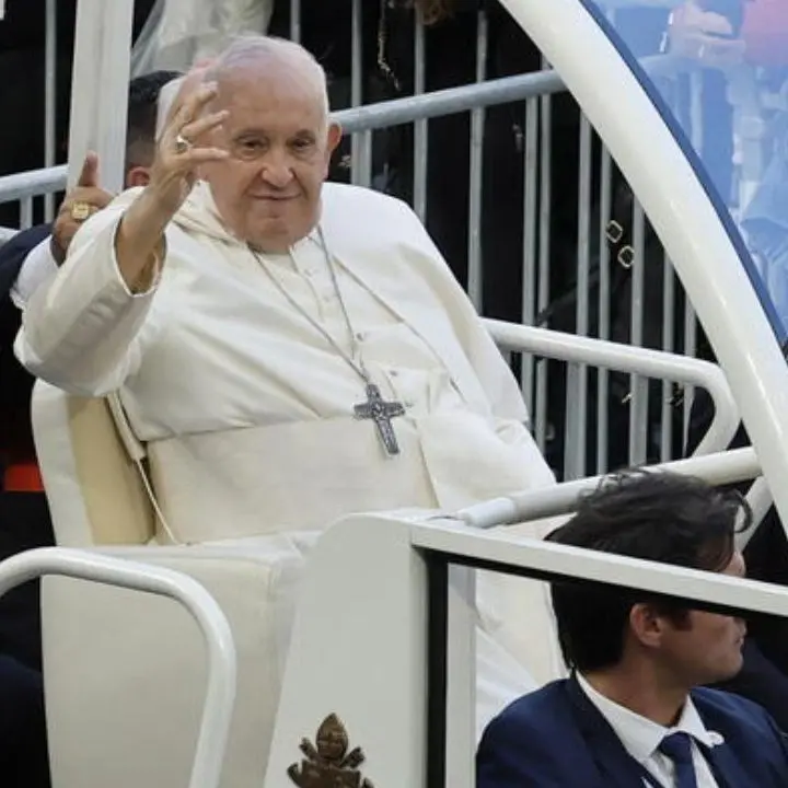 Migranti, le parole di Papa Francesco: «Non possiamo mandarli indietro, non sono palline da ping pong»