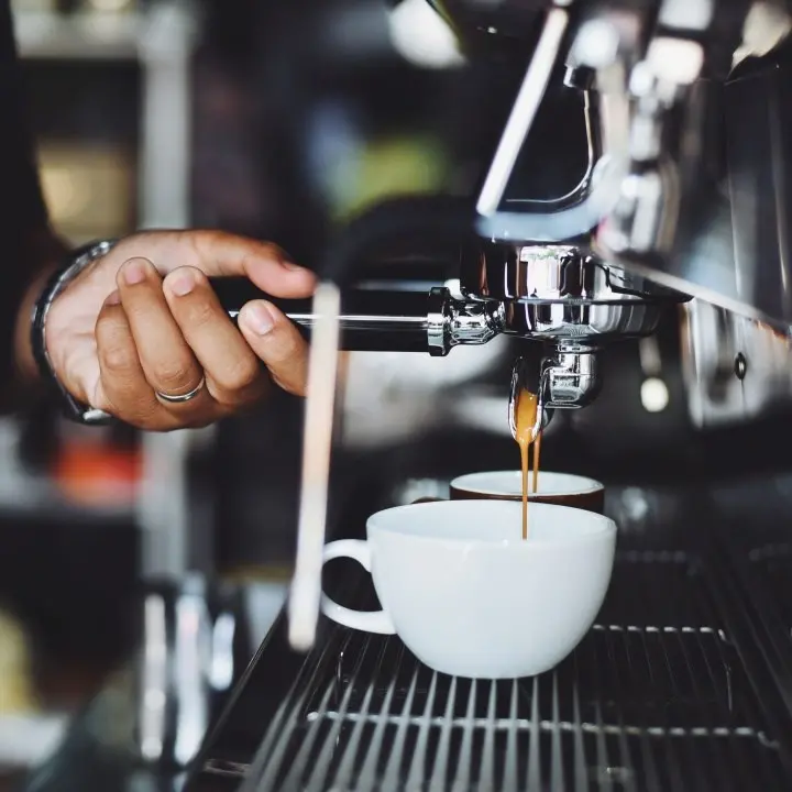 Caffè salato: in Calabria i bar più economici d’Italia ma Cosenza ha la tazzina più cara del Sud