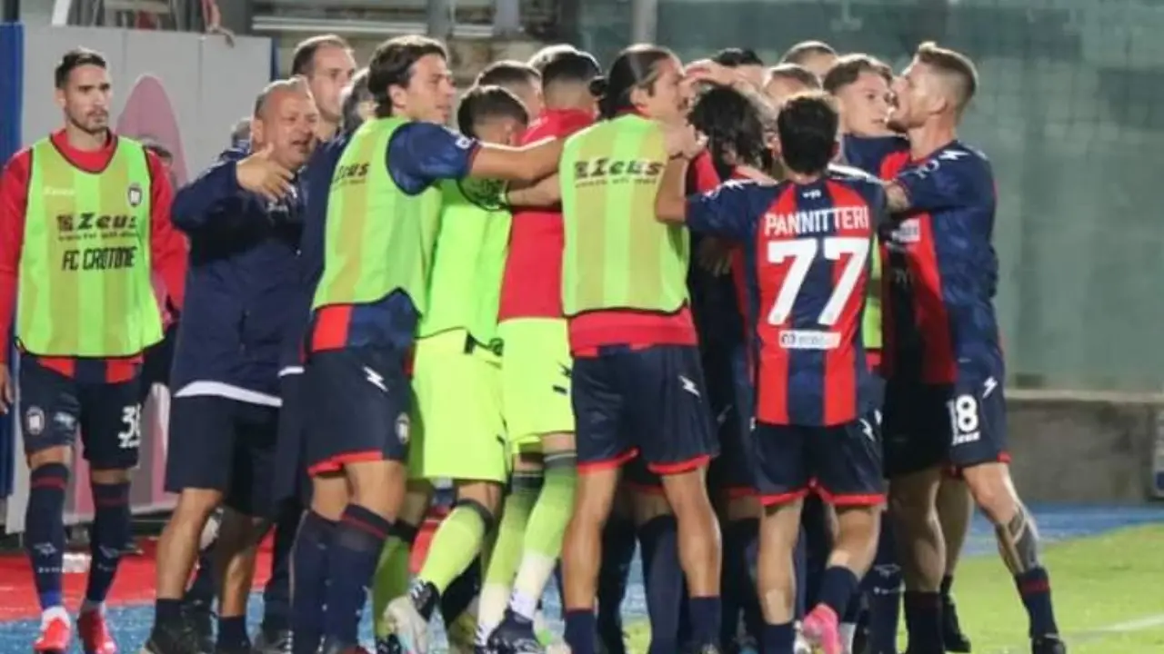 Il Crotone ritorna alla vittoria: allo Scida regolato 1-0 il Sorrento