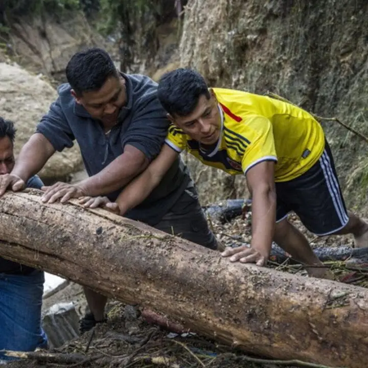 Piogge torrenziali in Guatemala, esonda il fiume Naranjo: 6 morti e 13 dispersi, tra cui 8 bambini