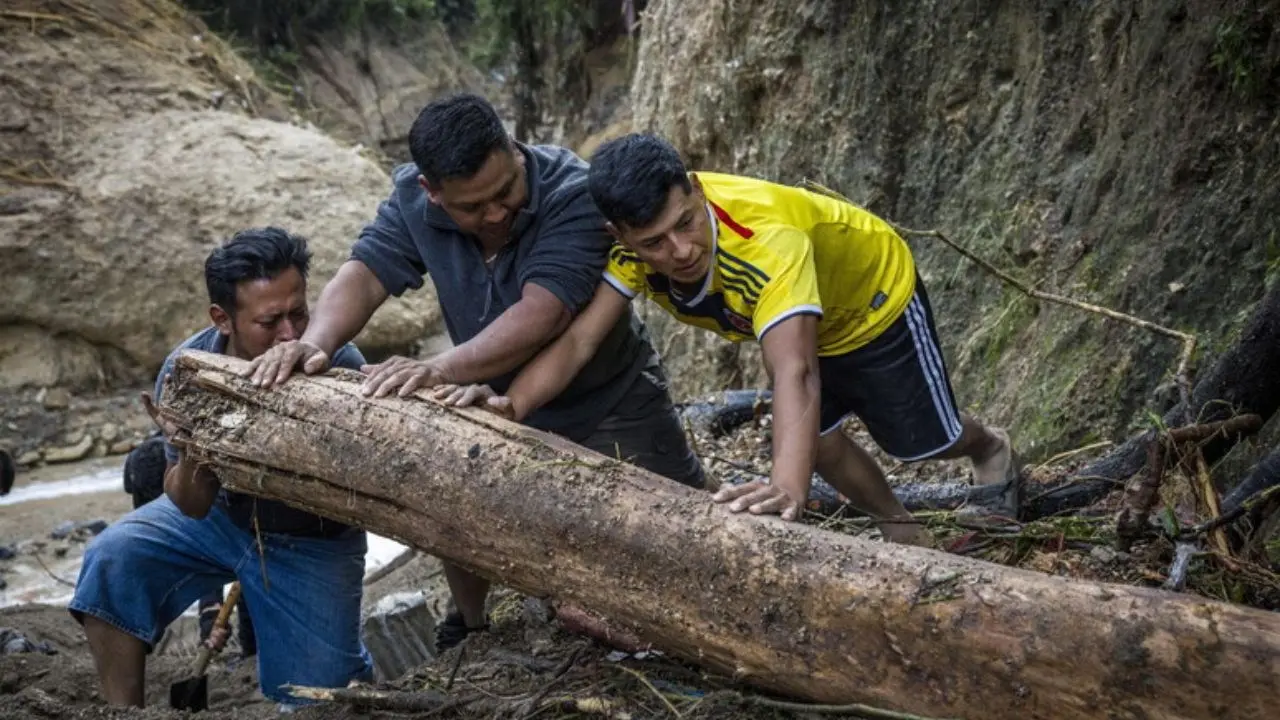 Piogge torrenziali in Guatemala, esonda il fiume Naranjo: 6 morti e 13 dispersi, tra cui 8 bambini