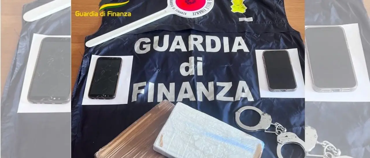 Viaggiavano con due chili di cocaina in auto sull’A2: due arresti