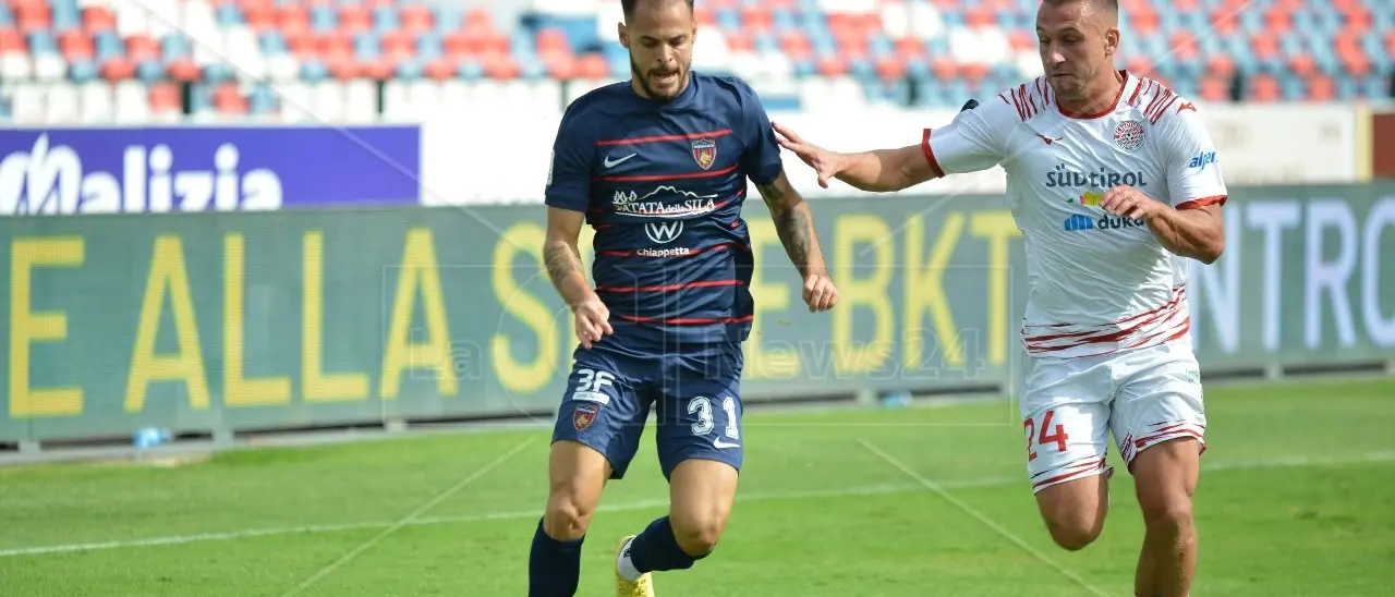Verso Cosenza-Cremonese: le ultime notizie e le probabili formazioni. Fischio d’inizio alle 18:15