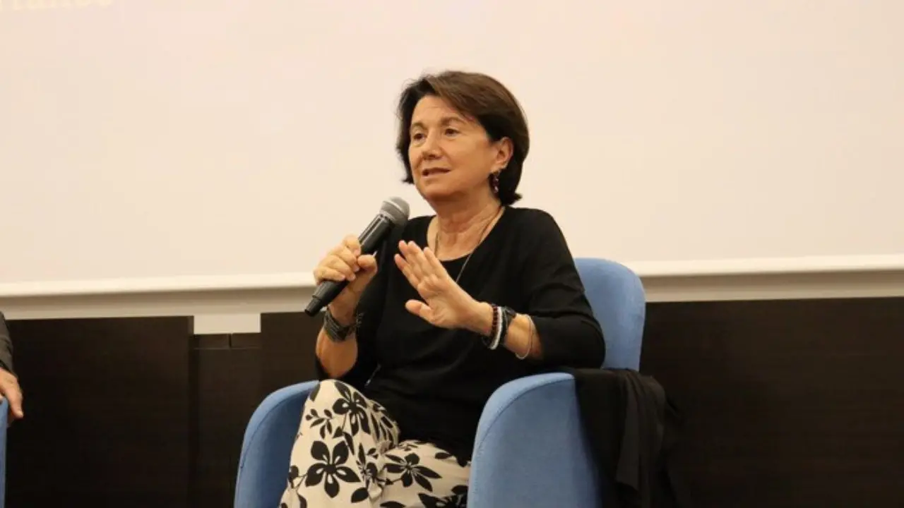 Soveria Mannelli, la ministra Roccella: «Serve un nuovo femminismo contro l’oppressione delle donne»