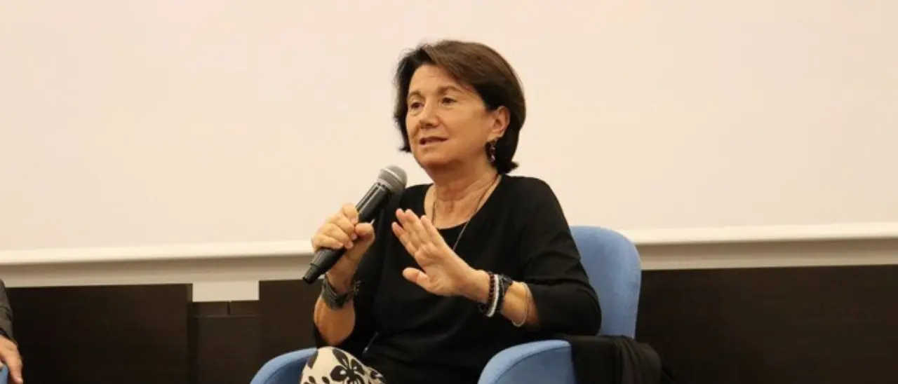 Soveria Mannelli, la ministra Roccella: «Serve un nuovo femminismo contro l’oppressione delle donne»