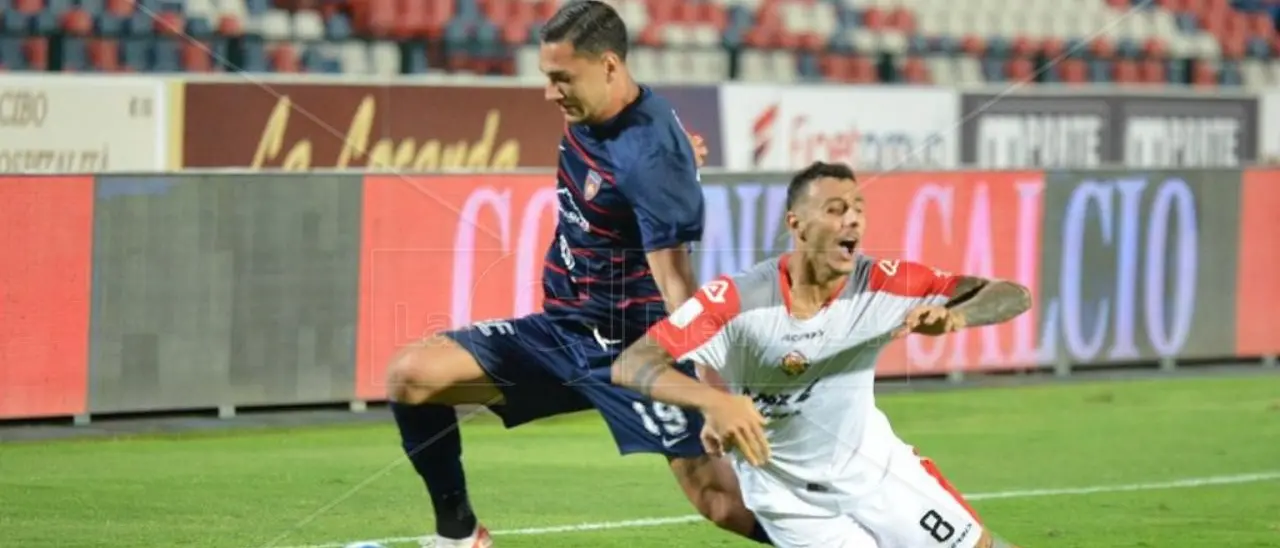 Cosenza-Cremonese, Coda gela i rossoblù che però tengono testa alla squadra lombarda: finale 1-2
