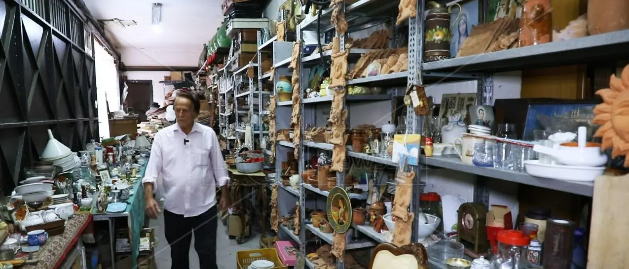 Tropea: con LaC storie viaggio nella bottega dell’antiquario Giuseppe Taccone, “u prufissuri”