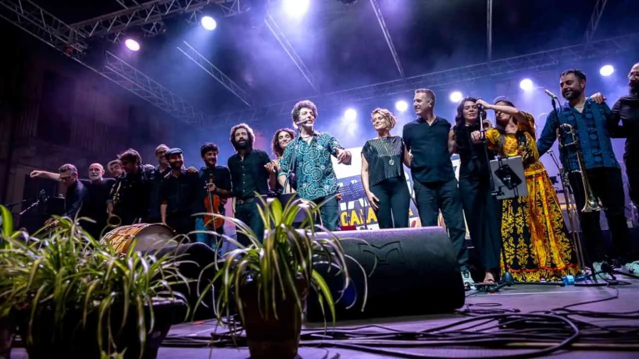 Max Gazzè all’Unical per la Notte dei ricercatori: al suo fianco la Calabria Orchestra