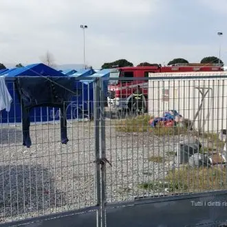 Sparò e uccise migrante a San Ferdinando, carabiniere assolto: «Ha agito per legittima difesa»