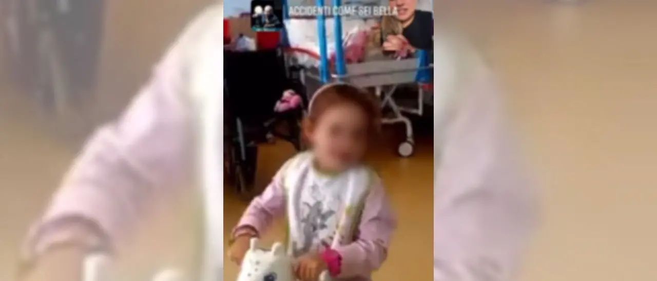 Incidente sulla Jonio-Tirreno, la piccola Fatima gioca in ospedale. La zia commossa: «Non mi sembra vero»