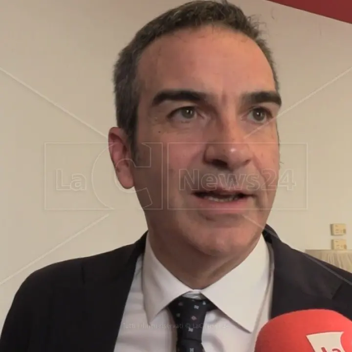 Sanità Calabria, Occhiuto: «Medici cubani assunti per disperazione ma ora esperienza straordinaria»