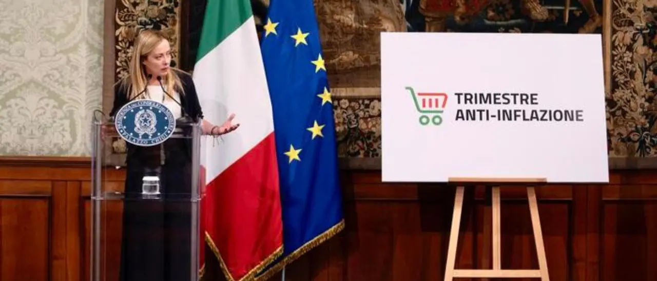 Domenica inizia il Trimestre anti-inflazione, siglato l’accordo con i supermercati: prezzi dei beni di prima necessità bloccati fino a Natale