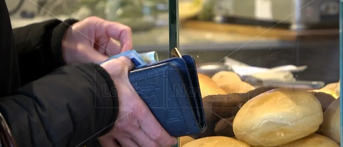 Il 43% dei calabresi a rischio povertà ed esclusione sociale, messi peggio in Europa solo i campani e i romeni