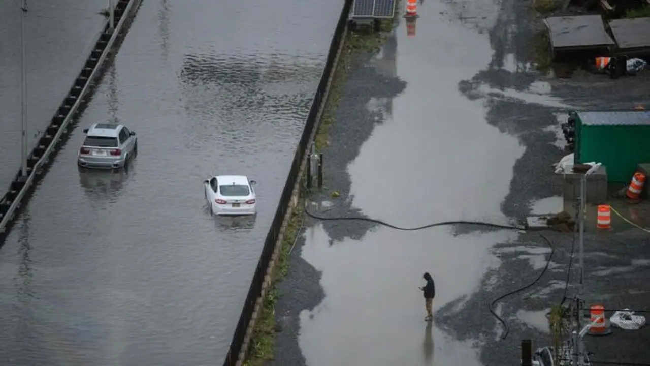 Piogge torrenziali a New York: dichiarato lo stato di emergenza