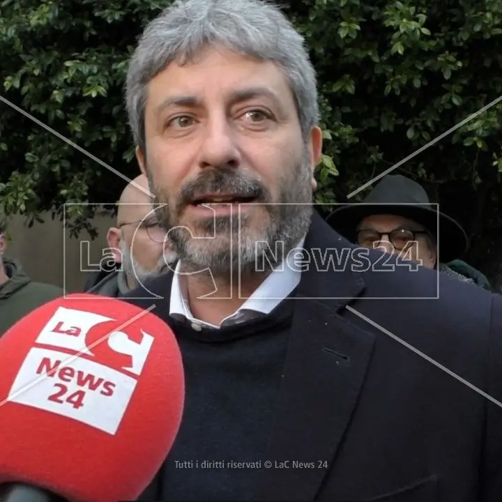 Roberto Fico a Lamezia: «La nostra proposta di legge contro l’inerzia del governo Meloni»