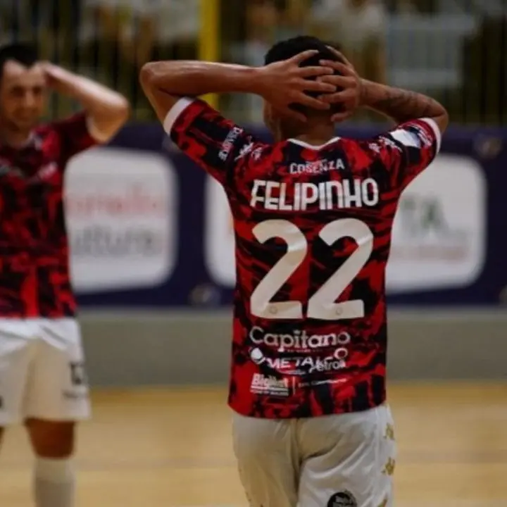 Calcio a 5, la Pirossigeno Cosenza sfiora la rimonta all’esordio in A: Sala Consilina vince 4-3