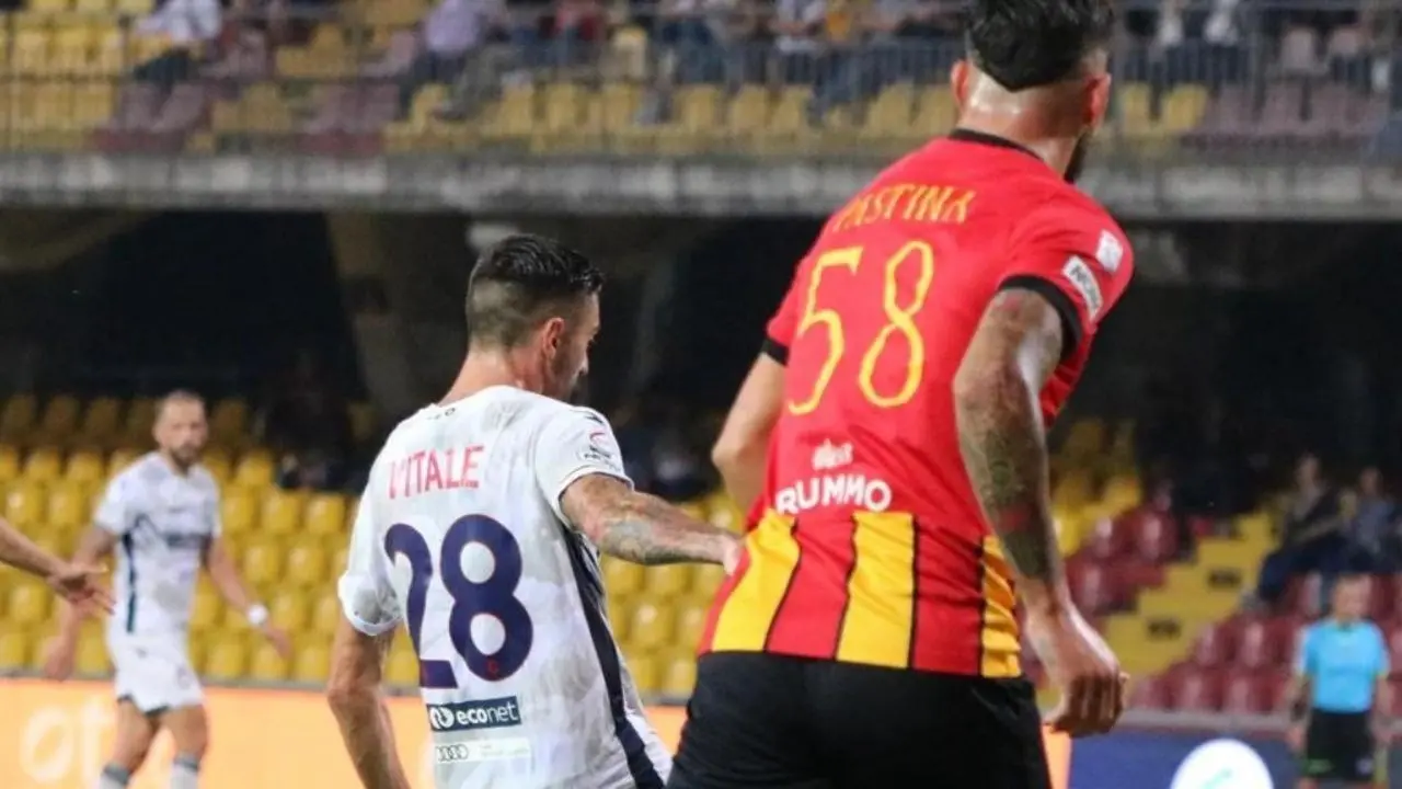 Il Crotone ancora sconfitto in trasferta. In vantaggio di due reti perde 3-2 a Benevento