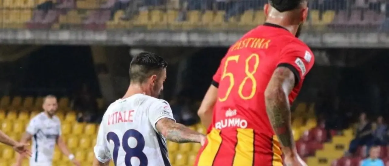 Il Crotone ancora sconfitto in trasferta. In vantaggio di due reti perde 3-2 a Benevento