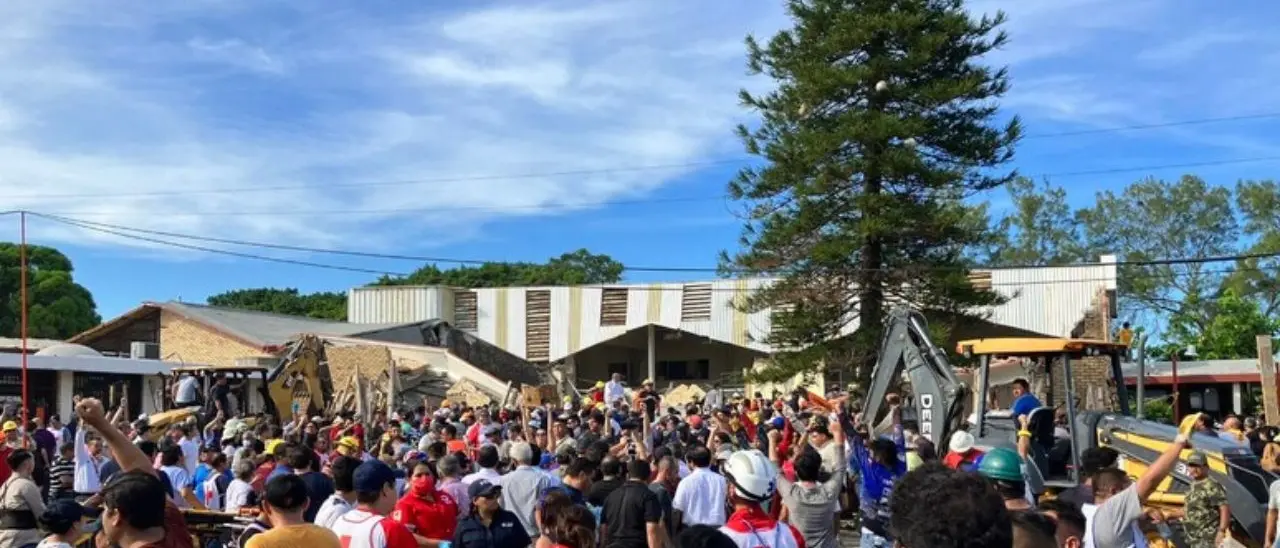 Tragedia in Messico, crolla il tetto di una chiesa: 9 morti, 20 dispersi e 50 feriti