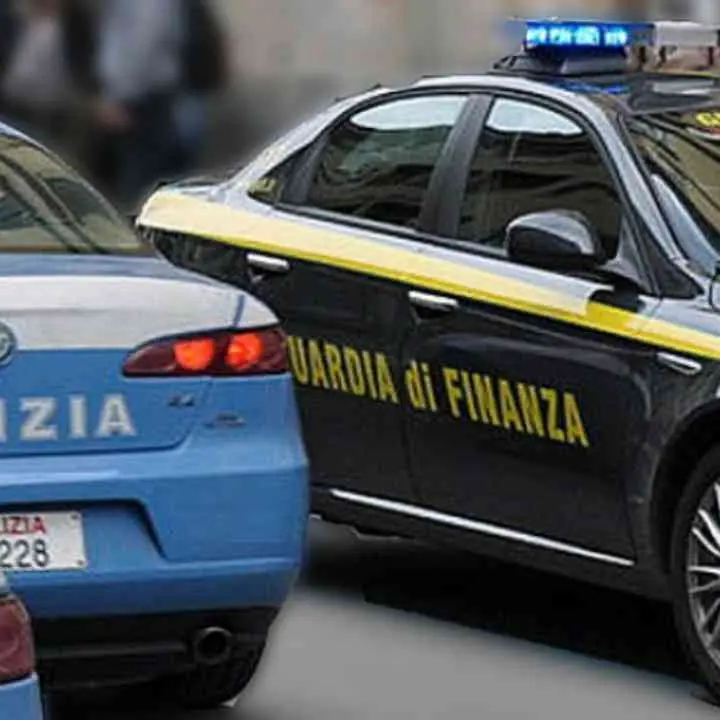 Crotone, arrestati due presunti scafisti: avrebbero trasportato 61 migranti sbarcati tre giorni fa