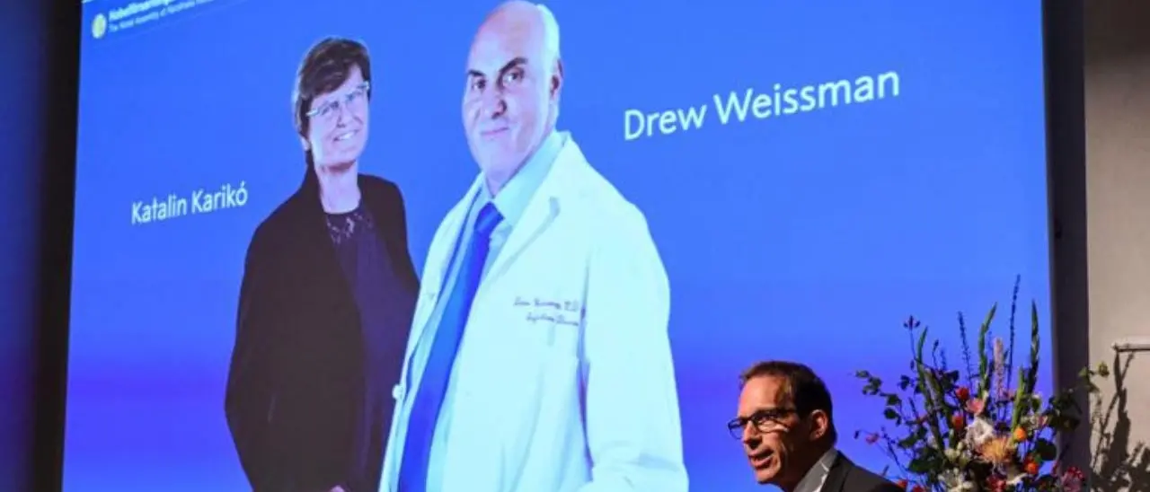 Nobel per la Medicina ai due scienziati che hanno “inventato” i vaccini mRna contro il Covid