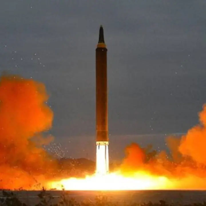 La Russia si prepara a testare il missile nucleare che può volare all’infinito e spaventa il mondo