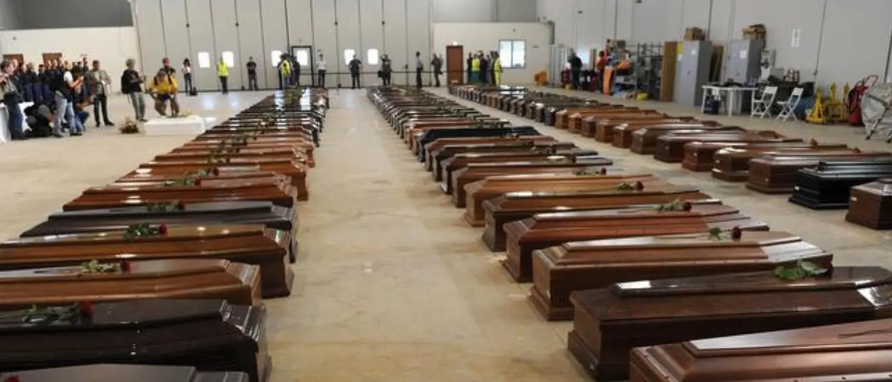 Dieci anni fa la strage di Lampedusa in cui morirono 368 migranti, oggi la commemorazione