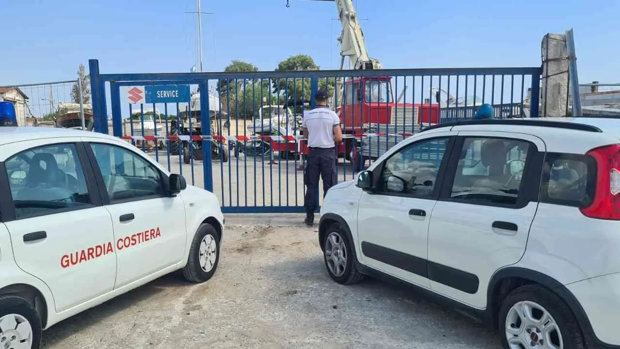 Catanzaro, operazione della Guardia Costiera: sequestrati quattro cantieri nautici