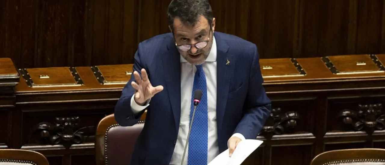 Ponte sullo Stretto, Salvini. «Costerà meno di 12 miliardi». Il M5s: «Ci dica dove prenderà i soldi»