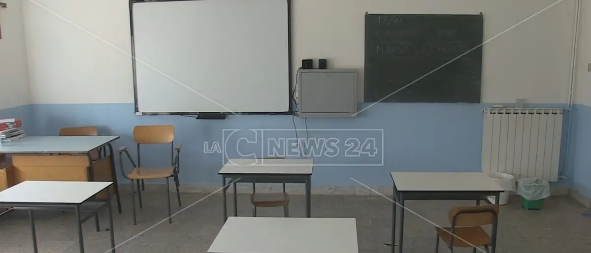 I dirigenti scolastici calabresi fuori sede scrivono a Occhiuto: «Col taglio delle autonomie la fuga dei cervelli continuerà»