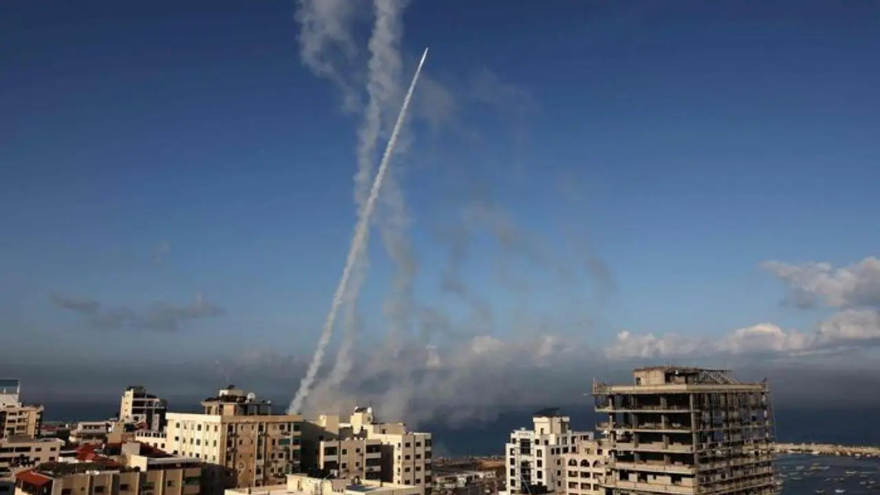 Hamas attacca Israele, 5mila razzi dalla Striscia di Gaza: è guerra aperta, Tel Aviv bombarda