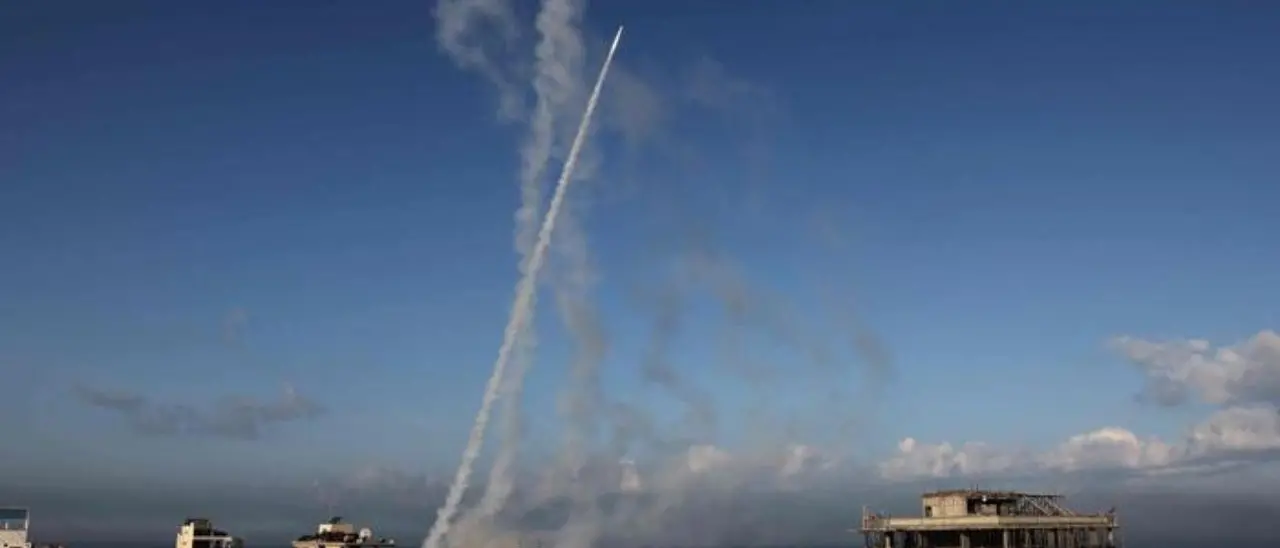 Hamas attacca Israele, 5mila razzi dalla Striscia di Gaza: è guerra aperta, Tel Aviv bombarda