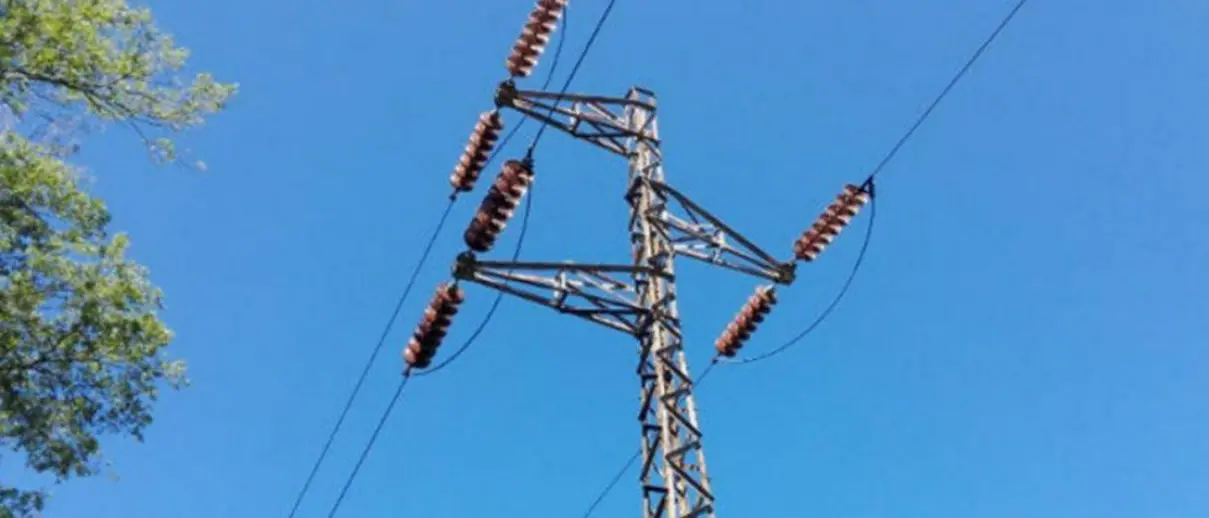 Tralicci alta tensione a Vibo, il consigliere comunale Lo Bianco: «Rischi per la salute, s’intervenga»