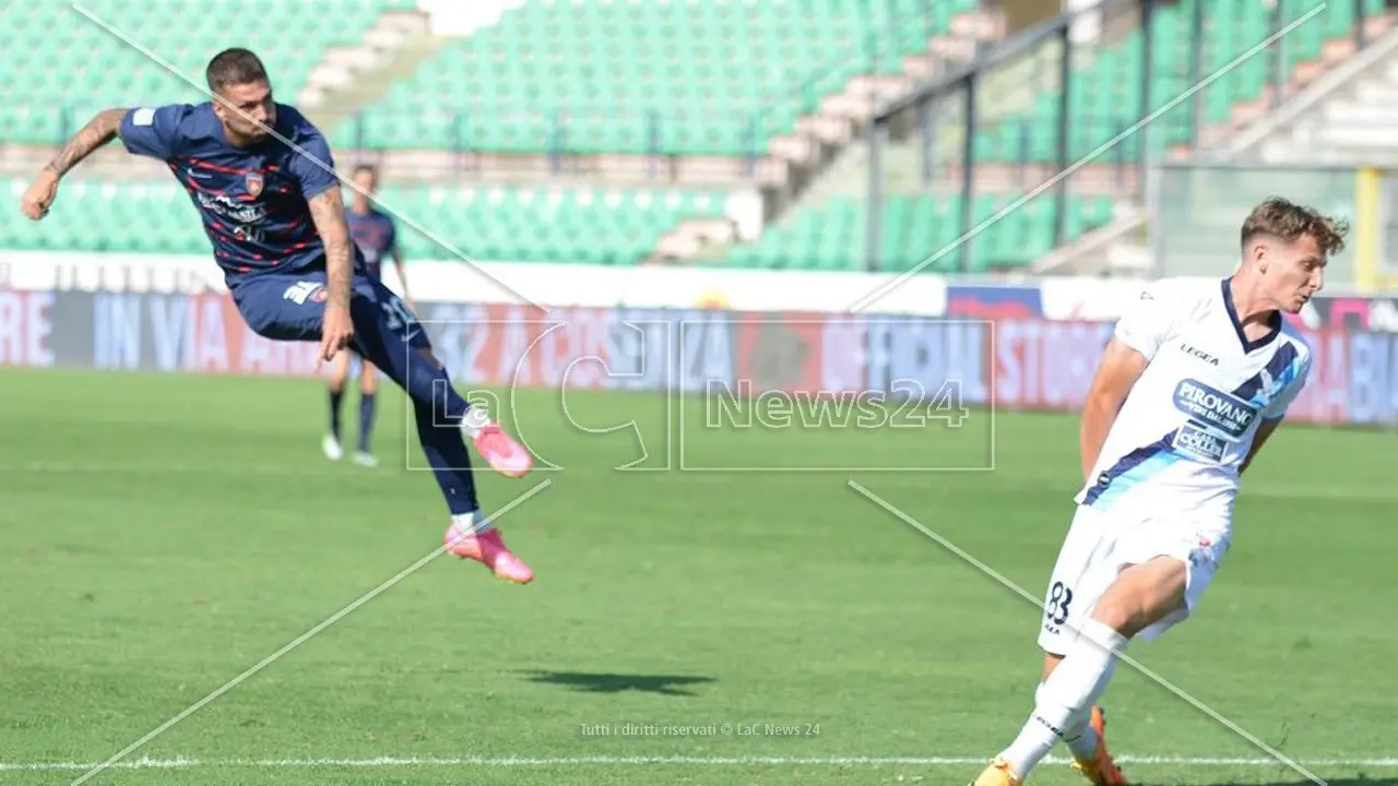 Cosenza, sul Lecco si abbatte il ciclone Forte: finisce 3-0. E la classifica sorride