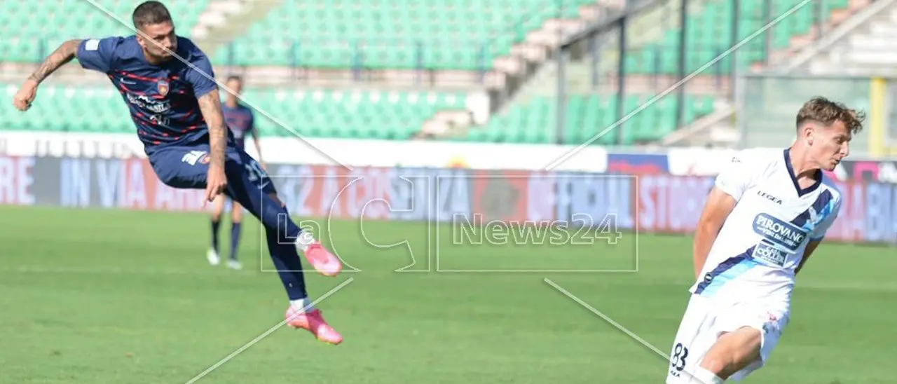 Cosenza, sul Lecco si abbatte il ciclone Forte: finisce 3-0. E la classifica sorride
