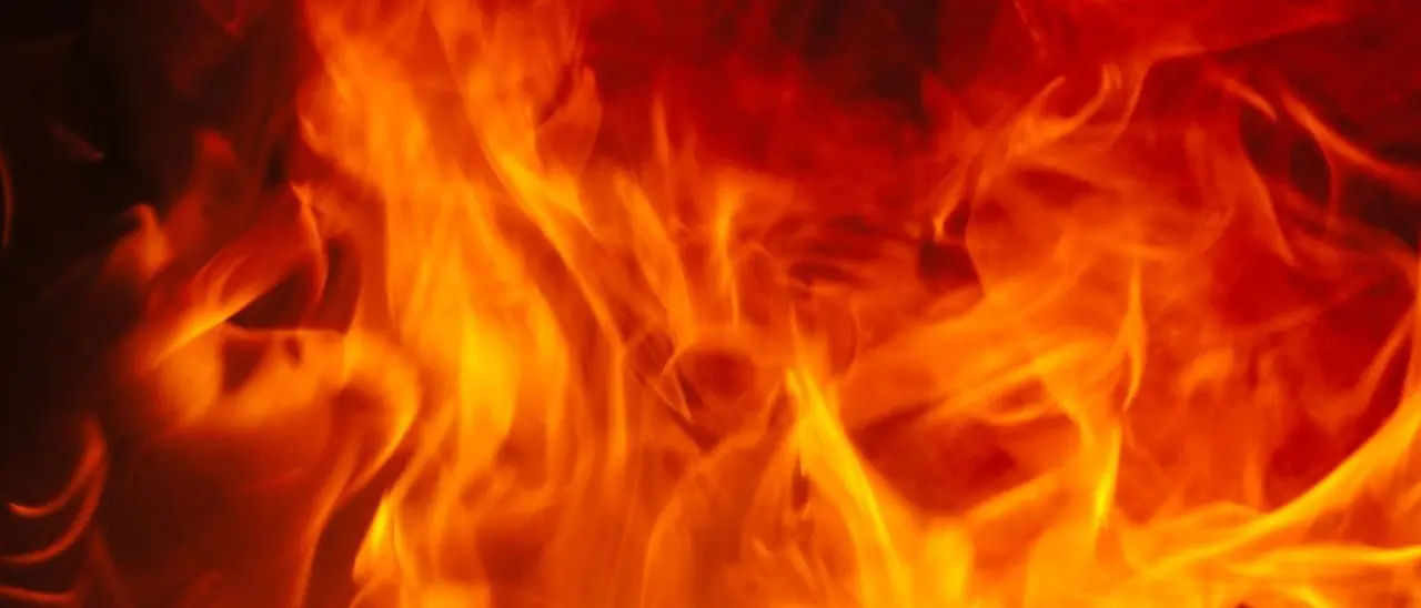 Catanzaro, la denuncia di Fiorita: «In fiamme mezzi della ditta impegnata nel cantiere di una scuola»