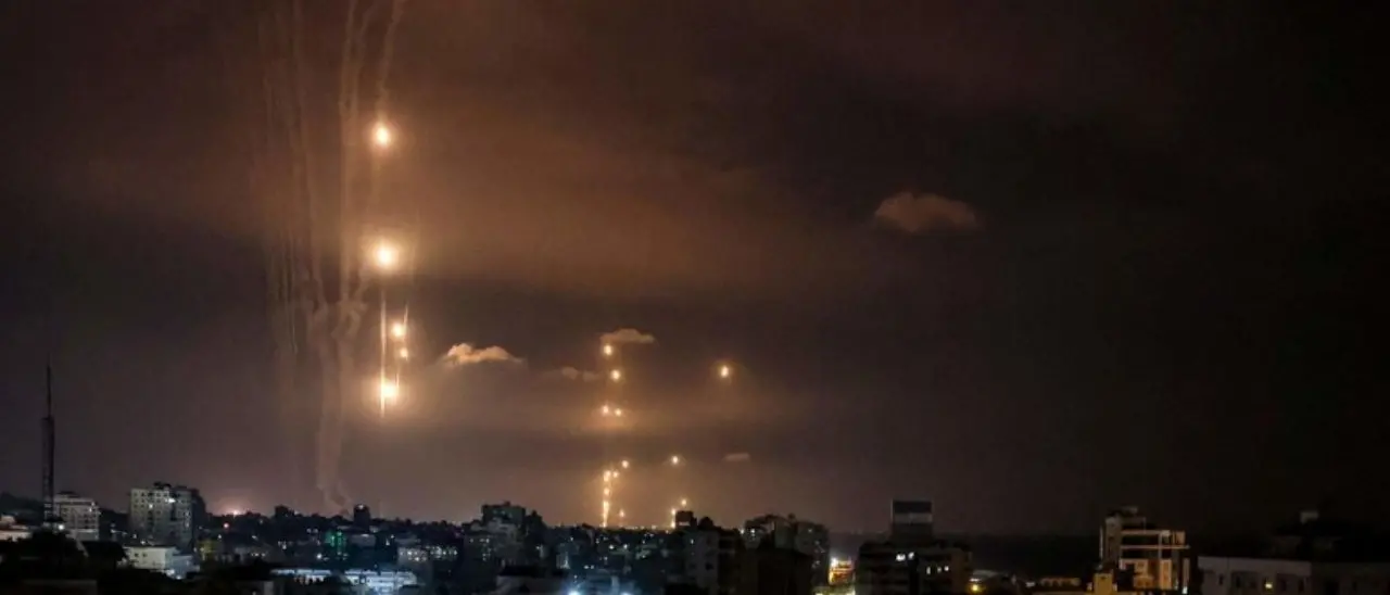 Hamas attacca Israele: il bilancio sale a 350 morti, 750 i dispersi. Sono 400 i palestinesi uccisi