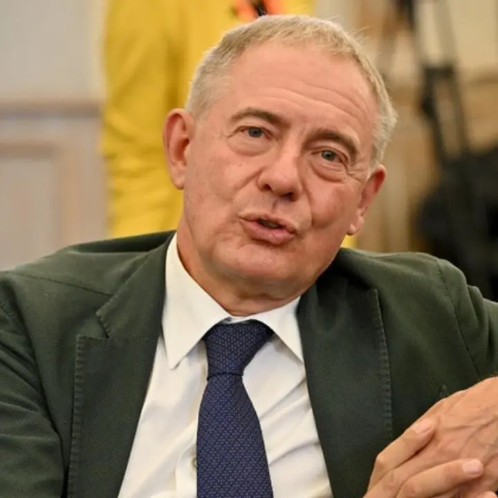 Guerra in Medio Oriente, schizzano in alto i prezzi di gas e petrolio. Il ministro Urso: «Rischi energetici per l’Italia»