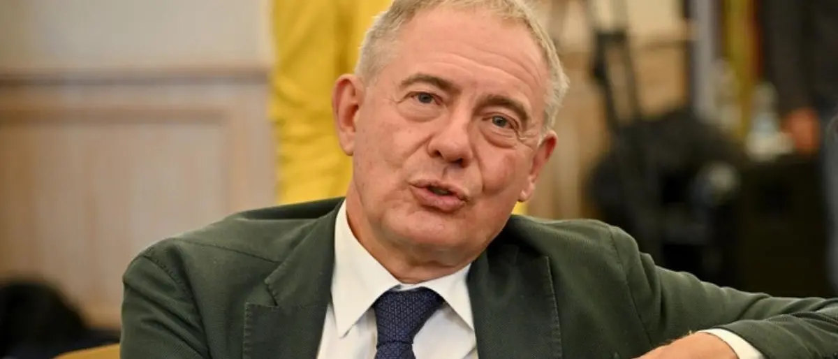 Guerra in Medio Oriente, schizzano in alto i prezzi di gas e petrolio. Il ministro Urso: «Rischi energetici per l’Italia»