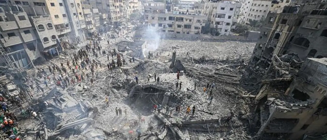 Israele annuncia assedio totale su Gaza: «Stop a elettricità, cibo e benzina». Salgono ancora i morti