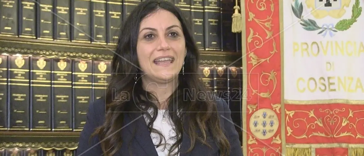 «Accerchiata e insultata da ex percettori di reddito di cittadinanza»: la denuncia del sindaco di San Giovanni in Fiore Succurro